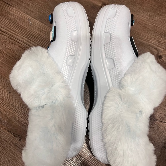 Fuzzy Crocs - Picture 4 of 7